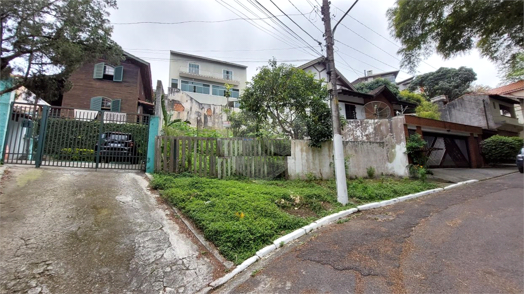 Terreno no Barro Branco com área total 295,35 m2 - 12 mts de frente