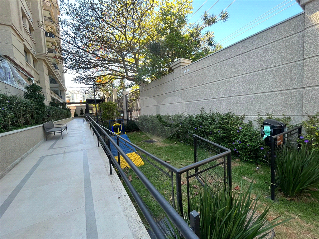 Apartamento na Lapa, com 3 dormitórios e 3 vagas