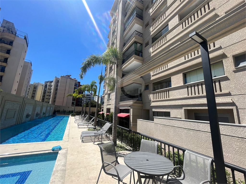 Apartamento na Lapa, com 3 dormitórios e 3 vagas