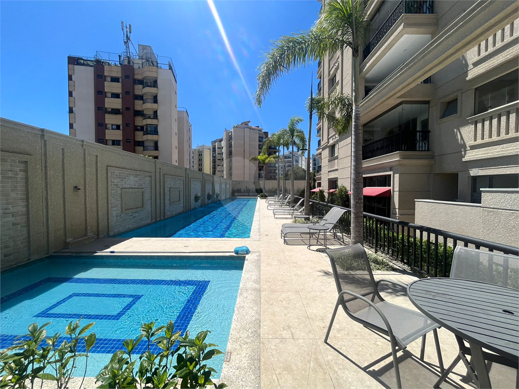 Apartamento na Lapa, com 3 dormitórios e 3 vagas