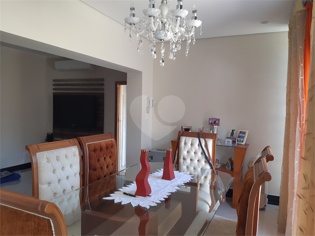 Casa com piscina,  3 dormitórios e 2 vagas no Tremembé, São Paulo.