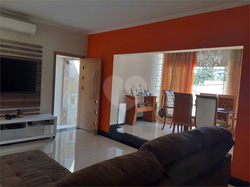 Casa com piscina,  3 dormitórios e 2 vagas no Tremembé, São Paulo.