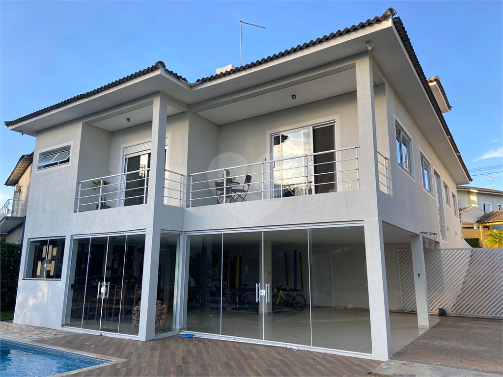 Casa à venda com 3 quartos, 300m² - Foto 1