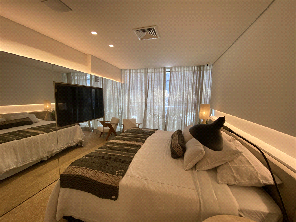 Apartamento  à venda no JARDIM PAULISTA com 145 m²