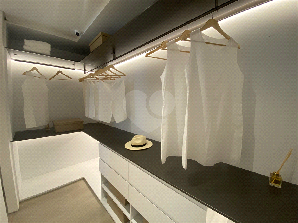 Apartamento  à venda no JARDIM PAULISTA com 145 m²