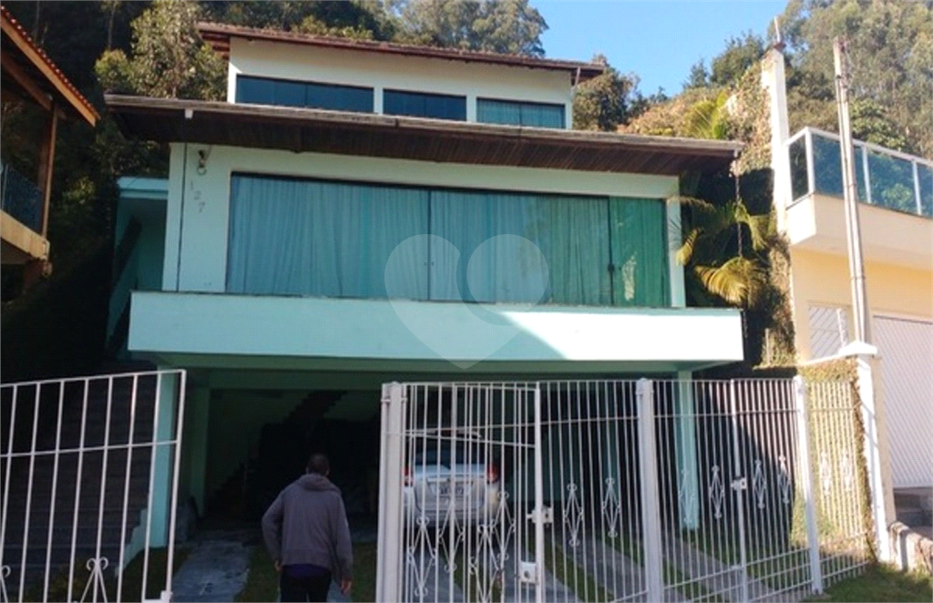 Casa à venda com 3 quartos, 380m² - Foto 2