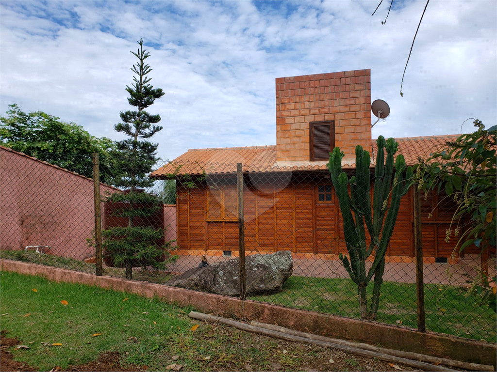 Casa em Condominio Fechado na Estancia Santa Maria do Laranjal. Estuda permuta.