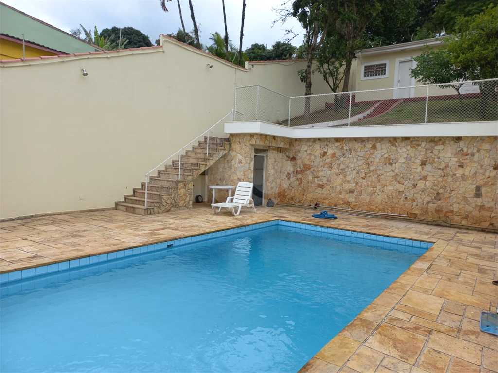 Casa com 800 metros de Terreno uma Mini Chácara dentro do Bairro Jardim Floresta!!