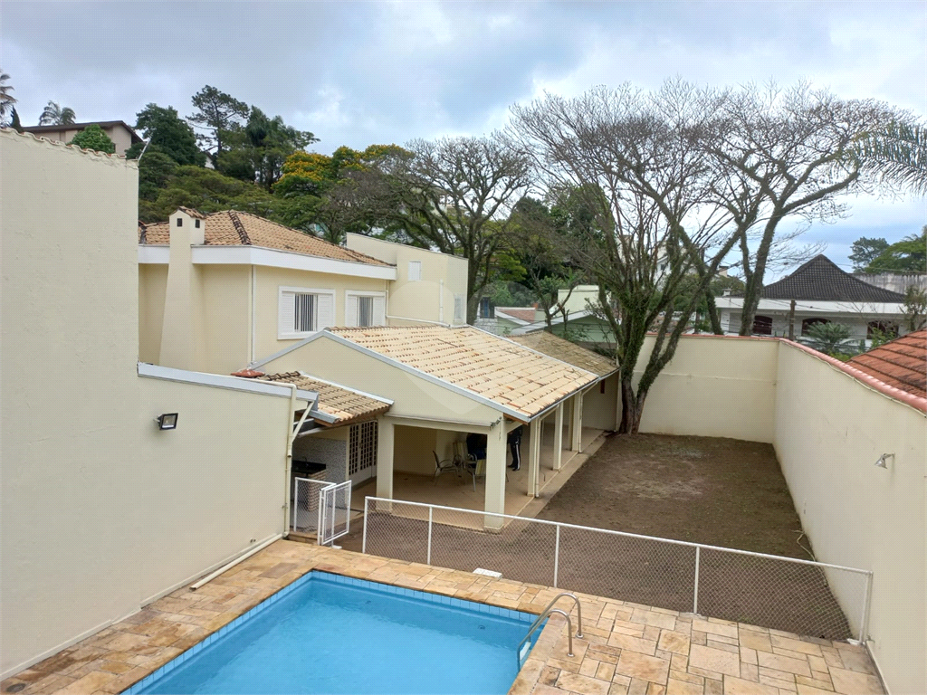 Casa com 800 metros de Terreno uma Mini Chácara dentro do Bairro Jardim Floresta!!