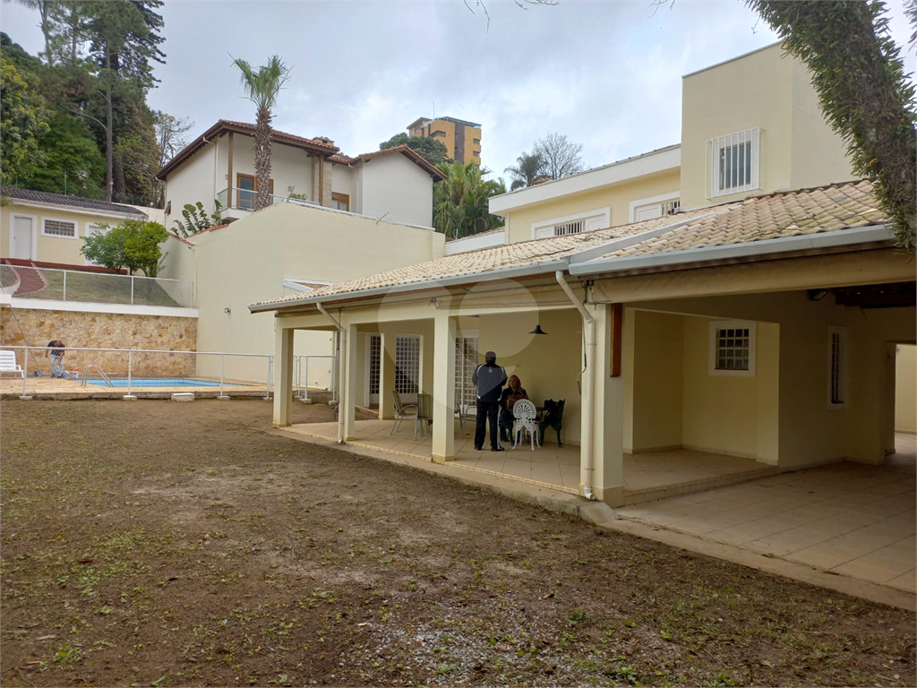 Casa com 800 metros de Terreno uma Mini Chácara dentro do Bairro Jardim Floresta!!