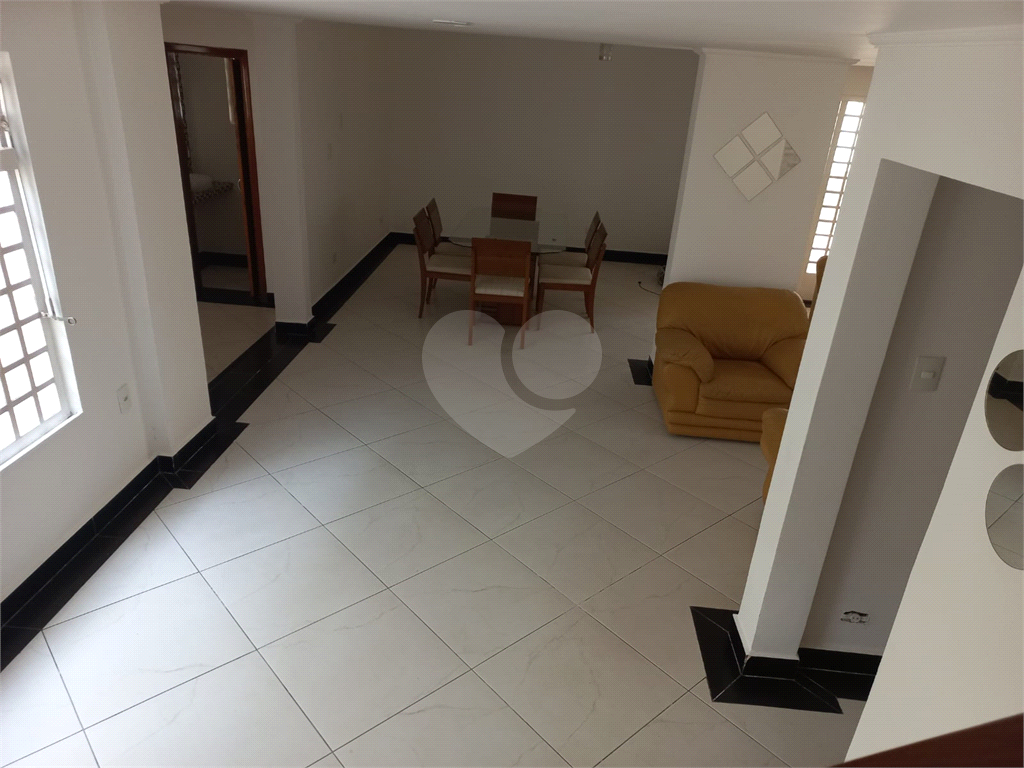 Casa com 800 metros de Terreno uma Mini Chácara dentro do Bairro Jardim Floresta!!