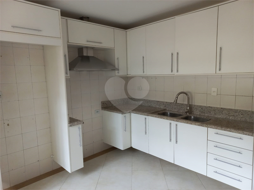 Casa com 800 metros de Terreno uma Mini Chácara dentro do Bairro Jardim Floresta!!