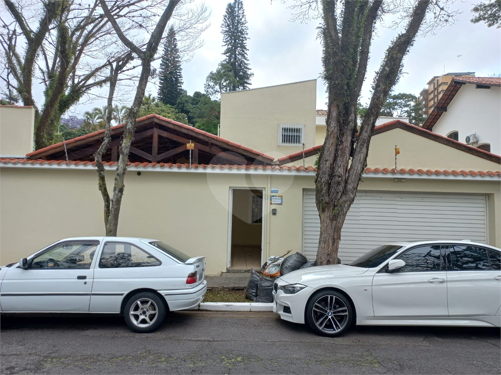 Casa com 800 metros de Terreno uma Mini Chácara dentro do Bairro Jardim Floresta!!