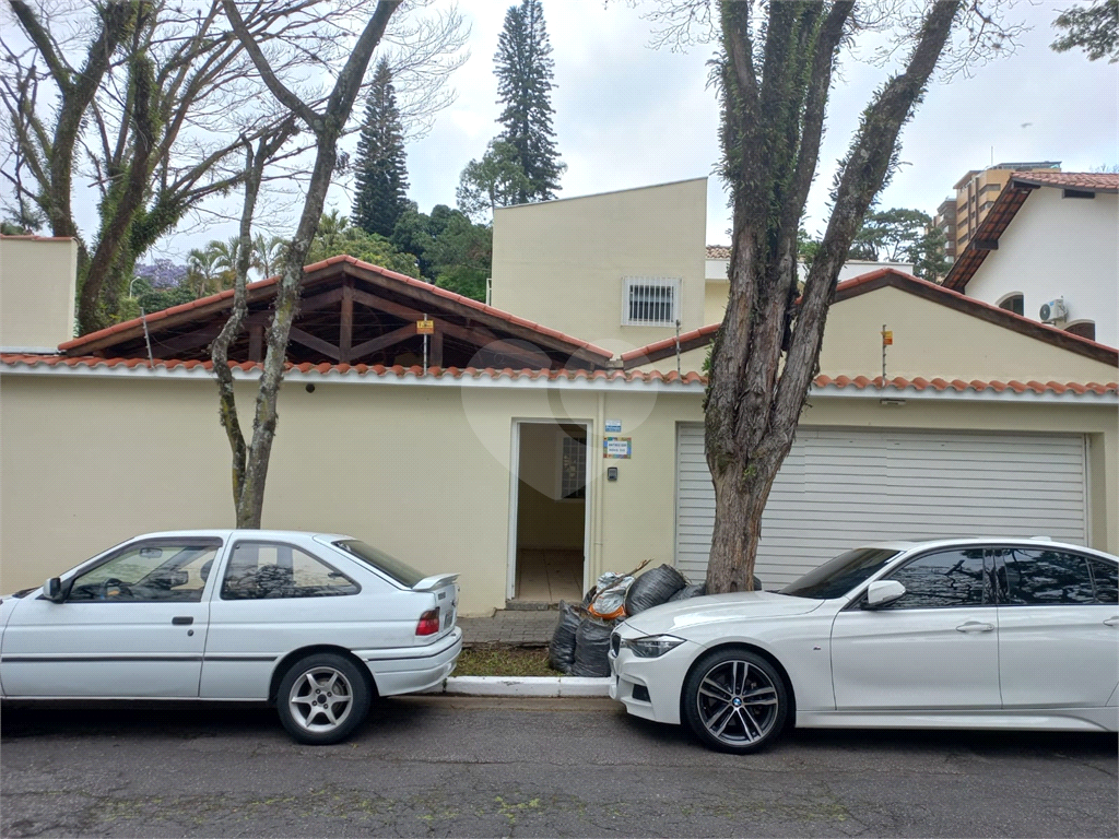 Casa com 800 metros de Terreno uma Mini Chácara dentro do Bairro Jardim Floresta!