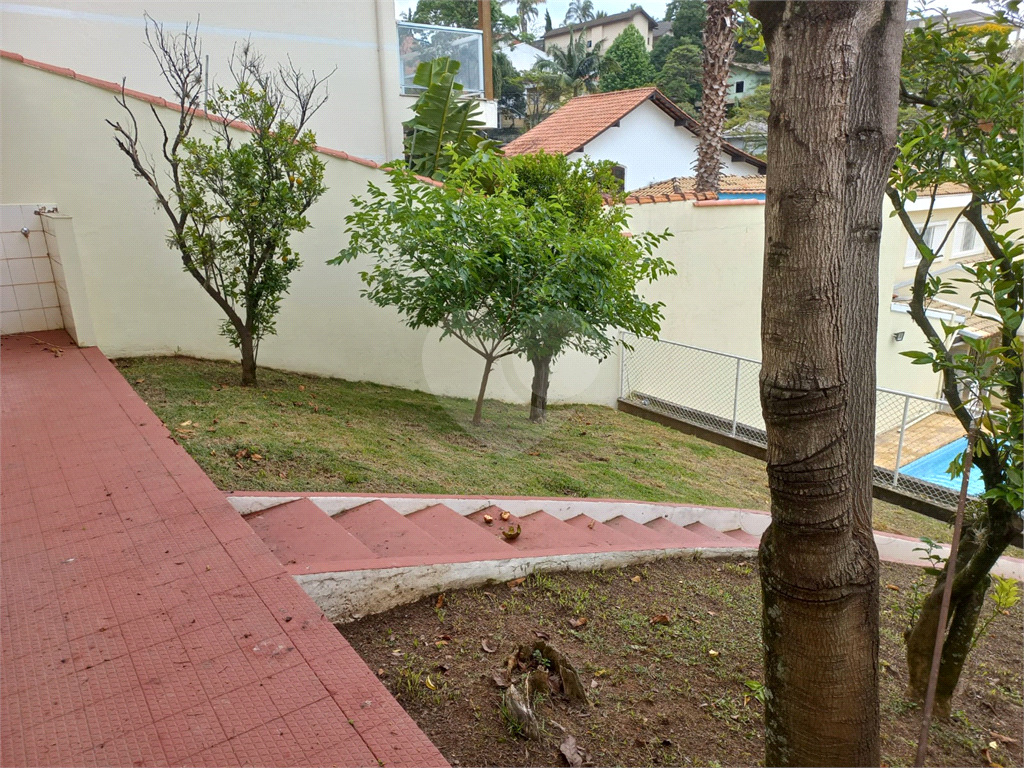 Casa com 800 metros de Terreno uma Mini Chácara dentro do Bairro Jardim Floresta!