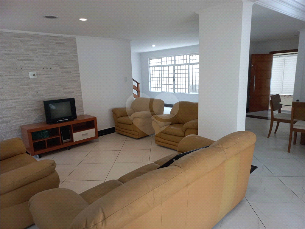 Casa com 800 metros de Terreno uma Mini Chácara dentro do Bairro Jardim Floresta!!