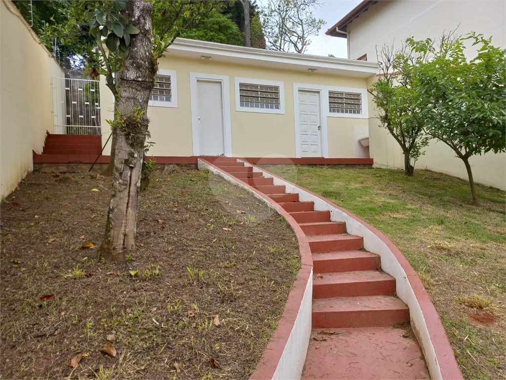 Casa com 800 metros de Terreno uma Mini Chácara dentro do Bairro Jardim Floresta!!