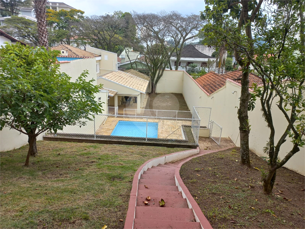 Casa com 800 metros de Terreno uma Mini Chácara dentro do Bairro Jardim Floresta!!