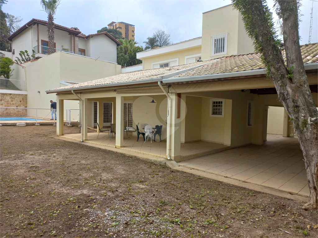 Casa com 800 metros de Terreno uma Mini Chácara dentro do Bairro Jardim Floresta!!