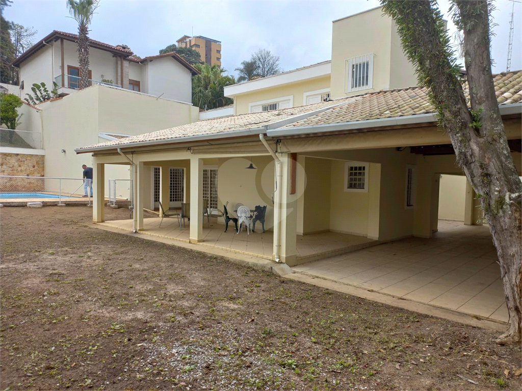 Casa com 800 metros de Terreno uma Mini Chácara dentro do Bairro Jardim Floresta!