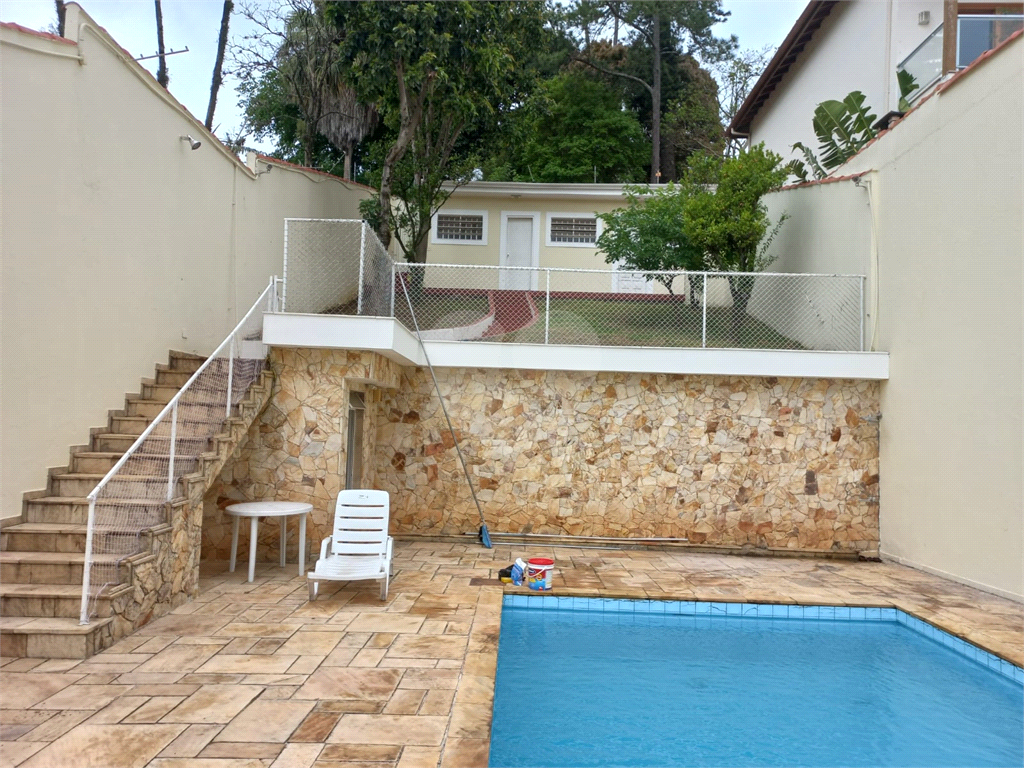 Casa com 800 metros de Terreno uma Mini Chácara dentro do Bairro Jardim Floresta!!