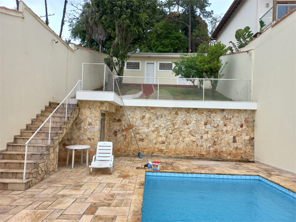 Casa com 800 metros de Terreno uma Mini Chácara dentro do Bairro Jardim Floresta!