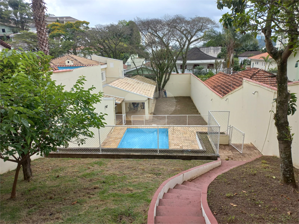 Casa com 800 metros de Terreno uma Mini Chácara dentro do Bairro Jardim Floresta!!