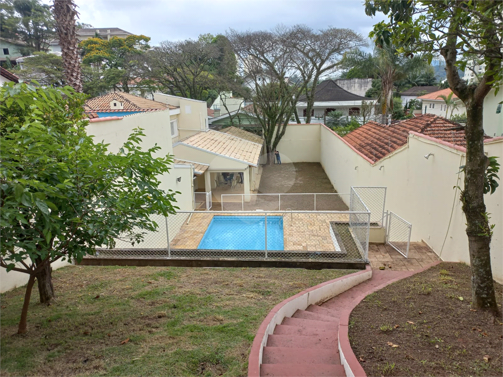 Casa com 800 metros de Terreno uma Mini Chácara dentro do Bairro Jardim Floresta!