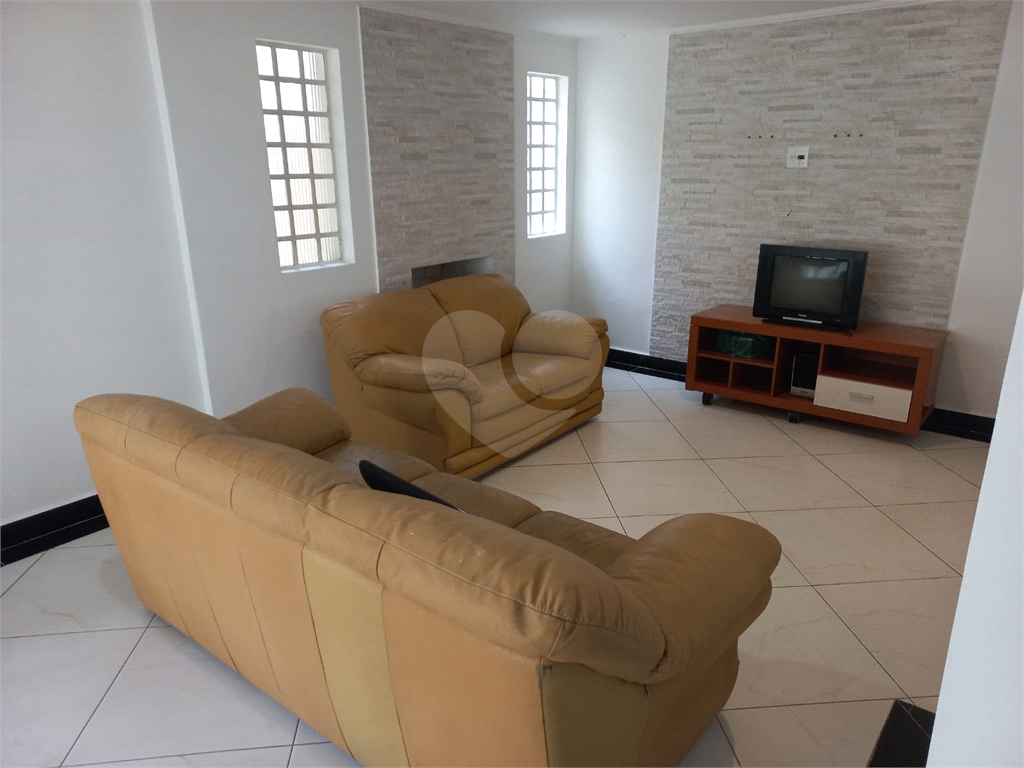 Casa com 800 metros de Terreno uma Mini Chácara dentro do Bairro Jardim Floresta!!