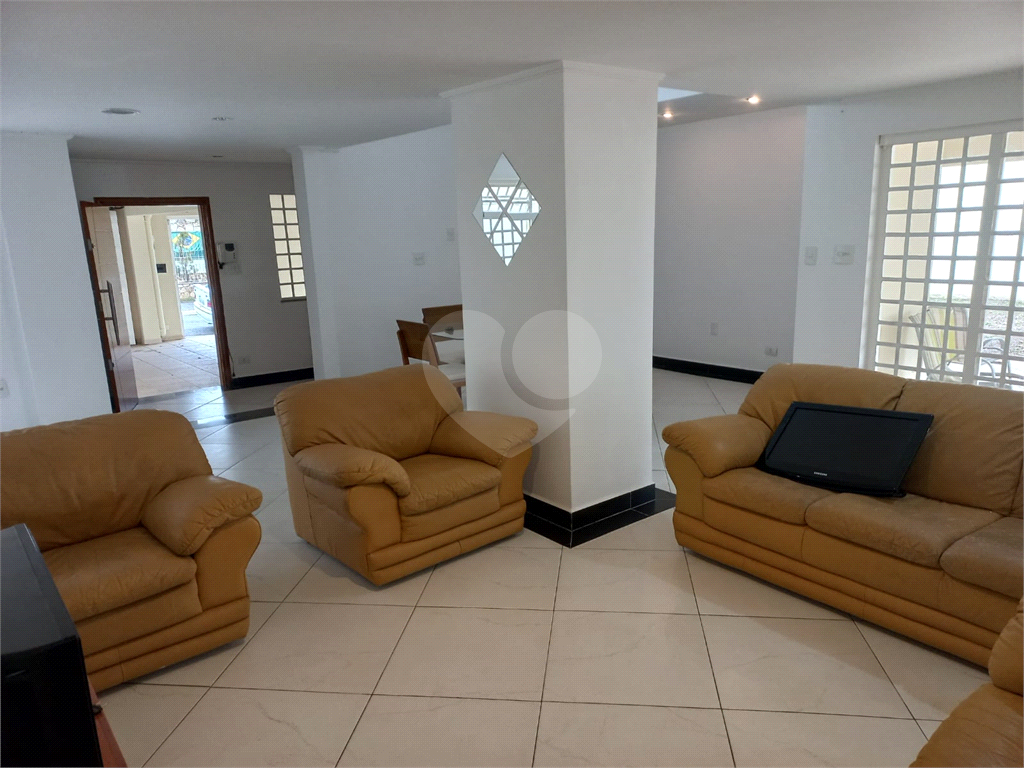 Casa com 800 metros de Terreno uma Mini Chácara dentro do Bairro Jardim Floresta!!
