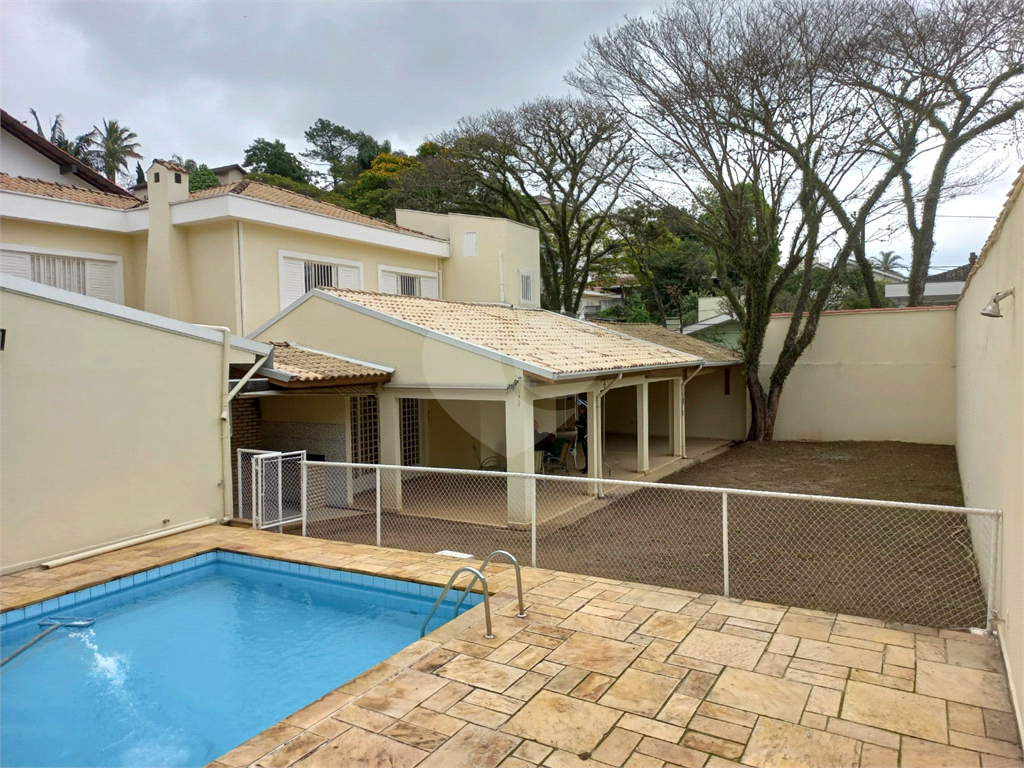 Casa com 800 metros de Terreno uma Mini Chácara dentro do Bairro Jardim Floresta!!