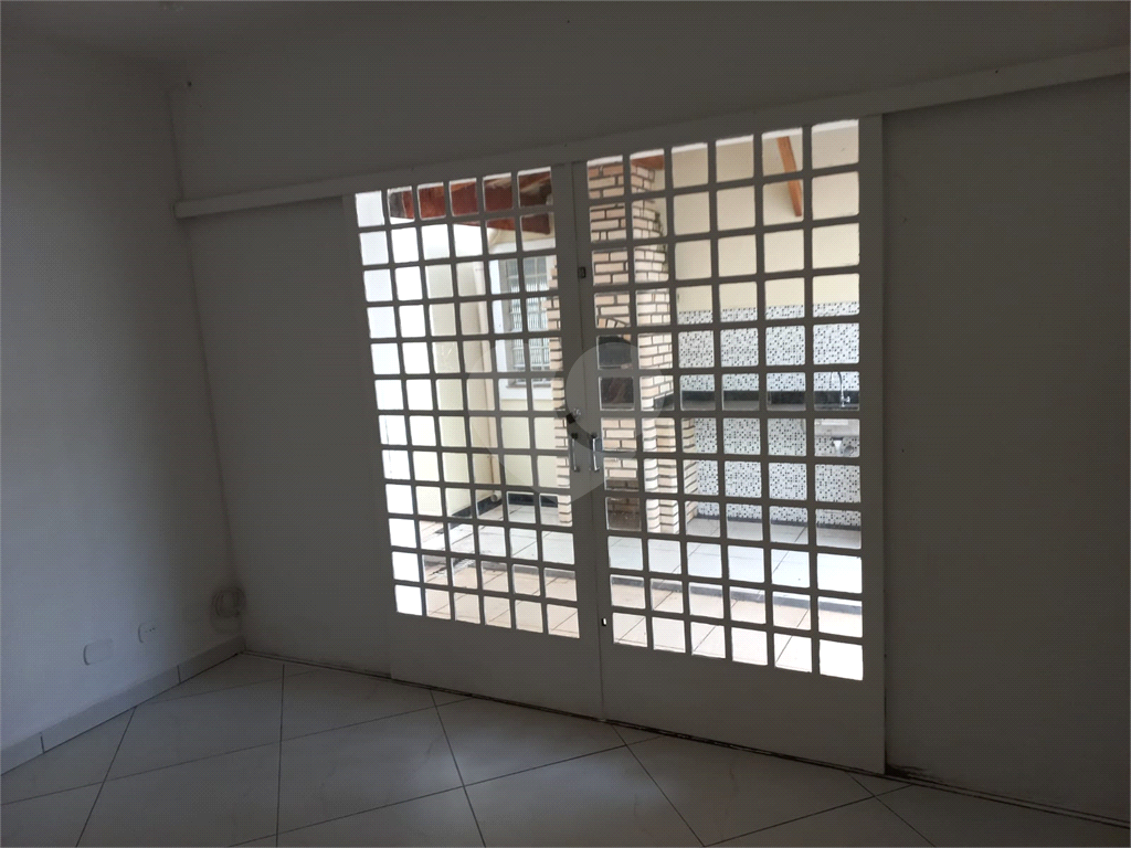 Casa com 800 metros de Terreno uma Mini Chácara dentro do Bairro Jardim Floresta!!