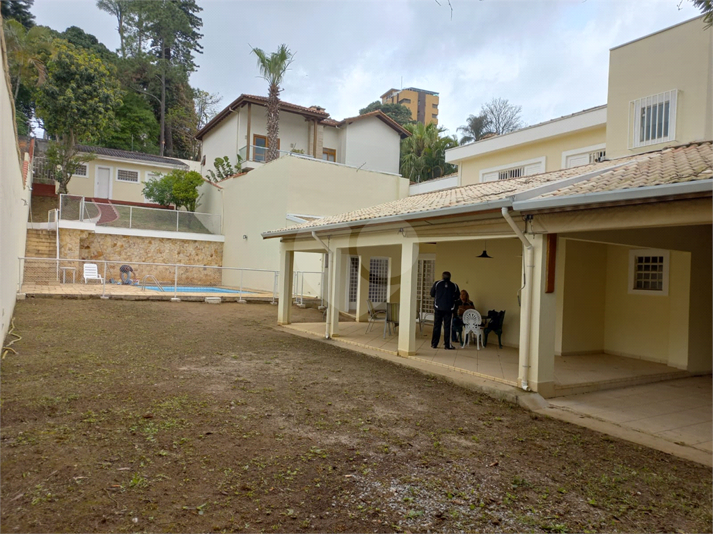 Casa com 800 metros de Terreno uma Mini Chácara dentro do Bairro Jardim Floresta!!