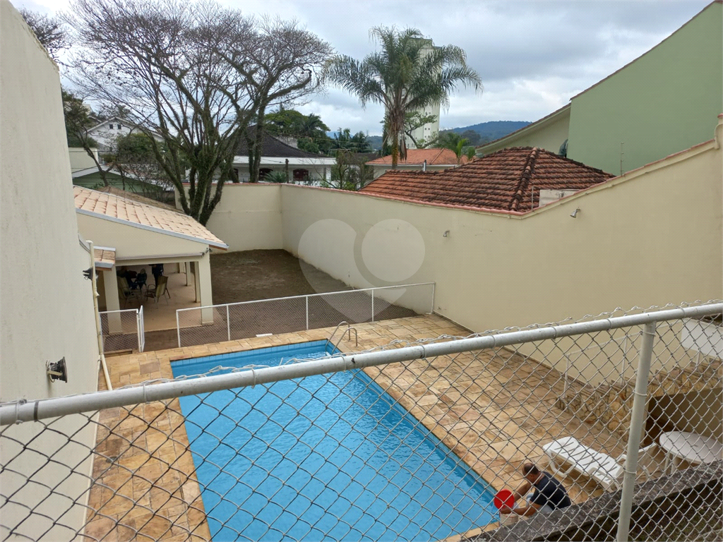 Casa com 800 metros de Terreno uma Mini Chácara dentro do Bairro Jardim Floresta!!