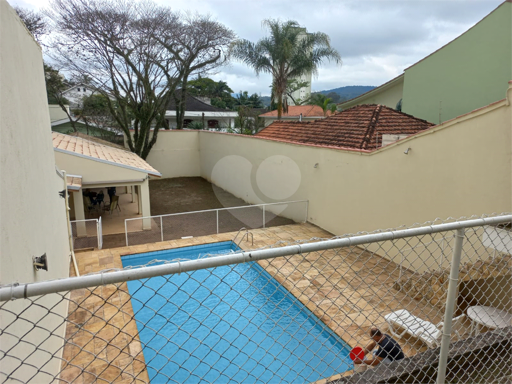 Casa com 800 metros de Terreno uma Mini Chácara dentro do Bairro Jardim Floresta!