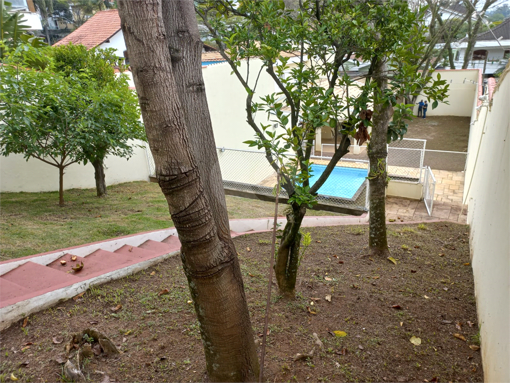 Casa com 800 metros de Terreno uma Mini Chácara dentro do Bairro Jardim Floresta!!