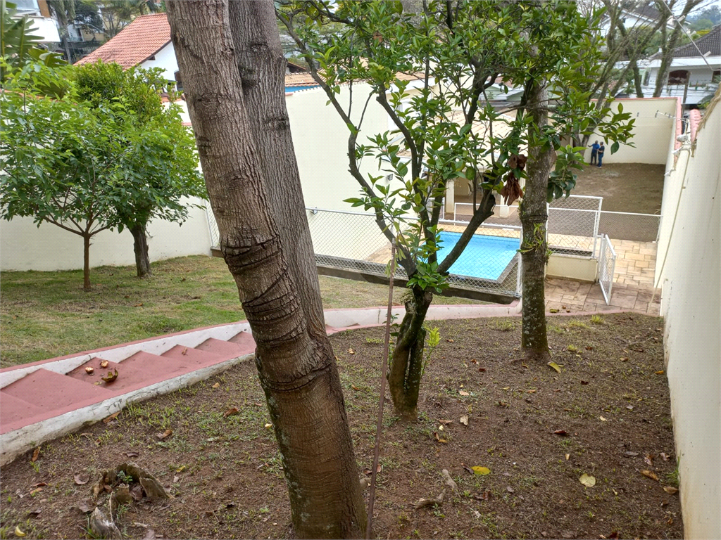 Casa com 800 metros de Terreno uma Mini Chácara dentro do Bairro Jardim Floresta!