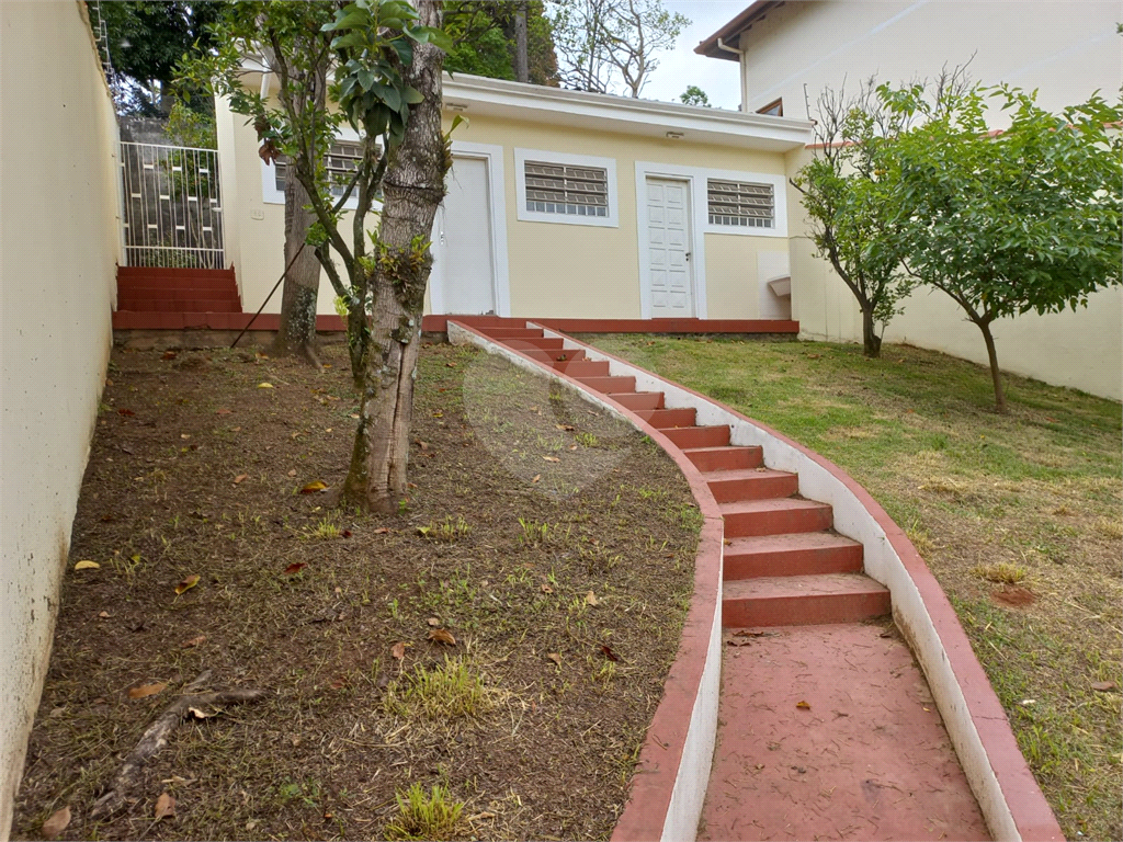 Casa com 800 metros de Terreno uma Mini Chácara dentro do Bairro Jardim Floresta!!