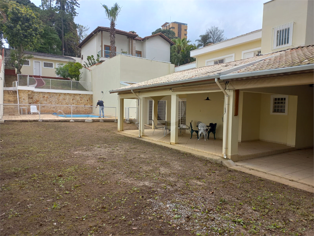 Casa com 800 metros de Terreno uma Mini Chácara dentro do Bairro Jardim Floresta!!