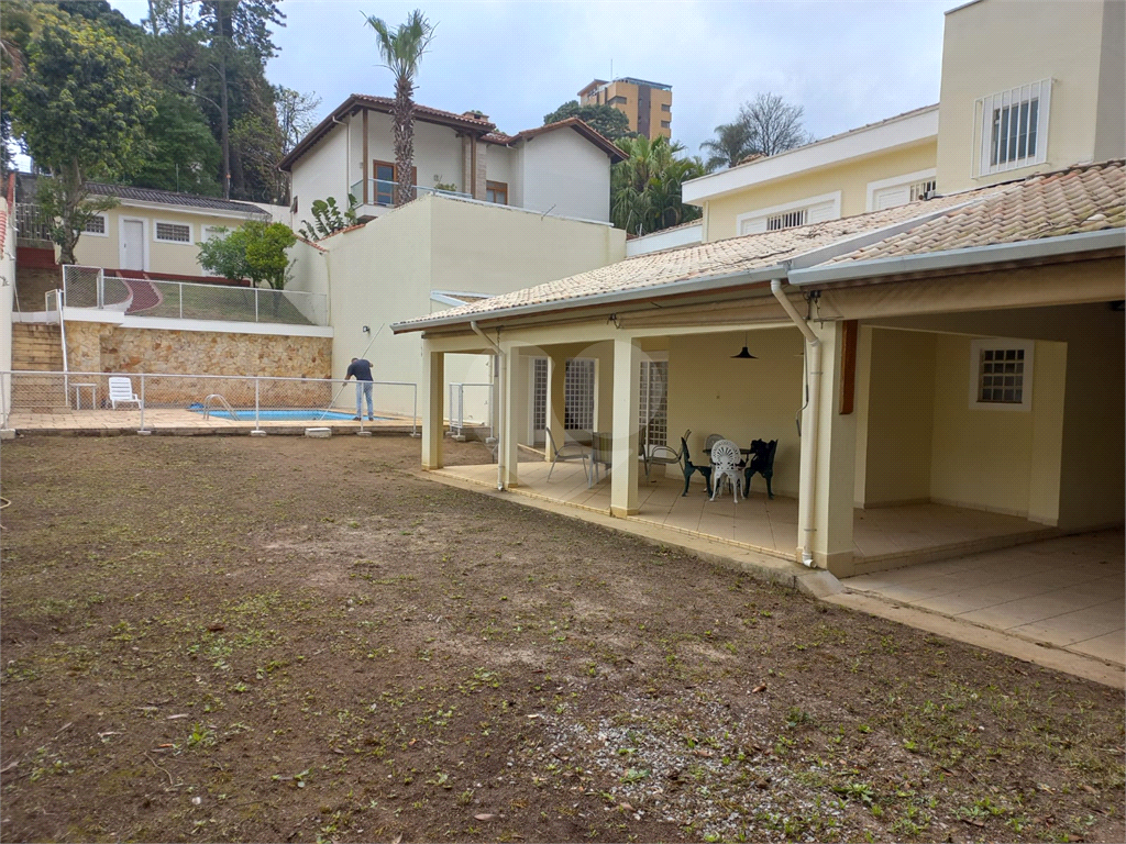 Casa com 800 metros de Terreno uma Mini Chácara dentro do Bairro Jardim Floresta!