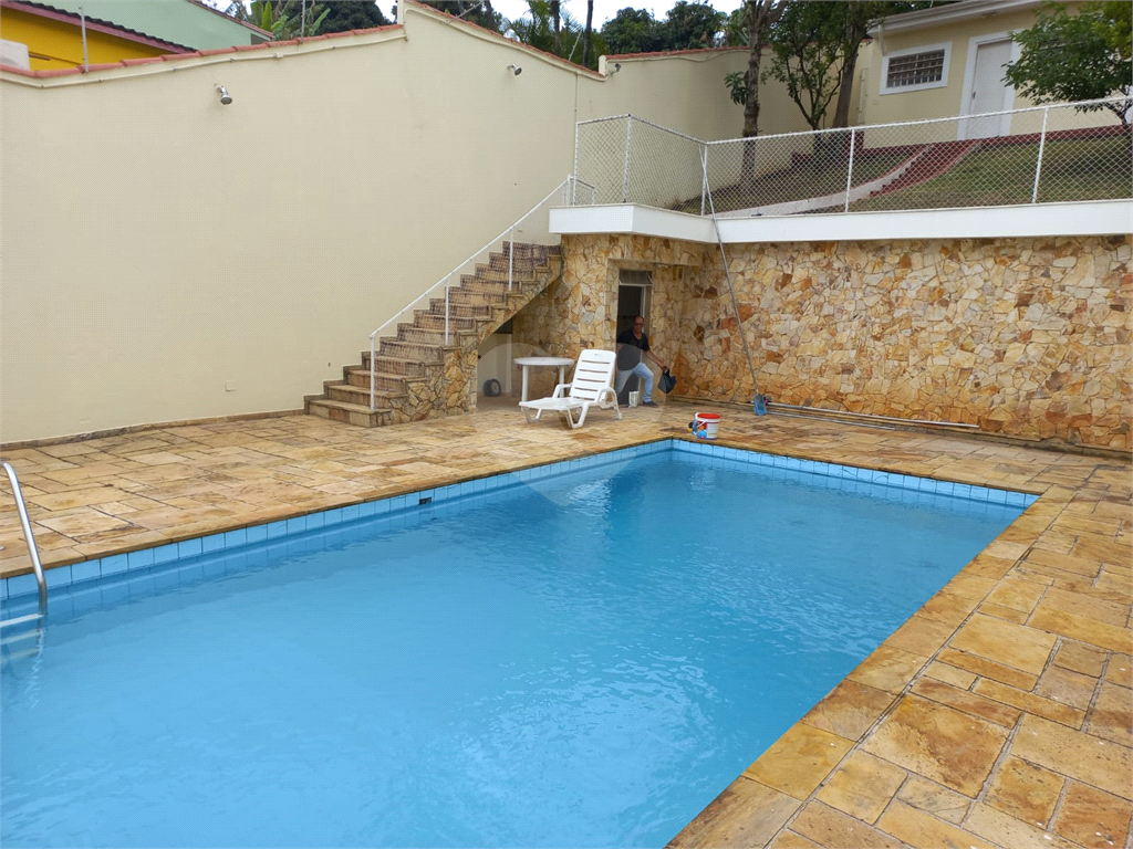 Casa com 800 metros de Terreno uma Mini Chácara dentro do Bairro Jardim Floresta!!