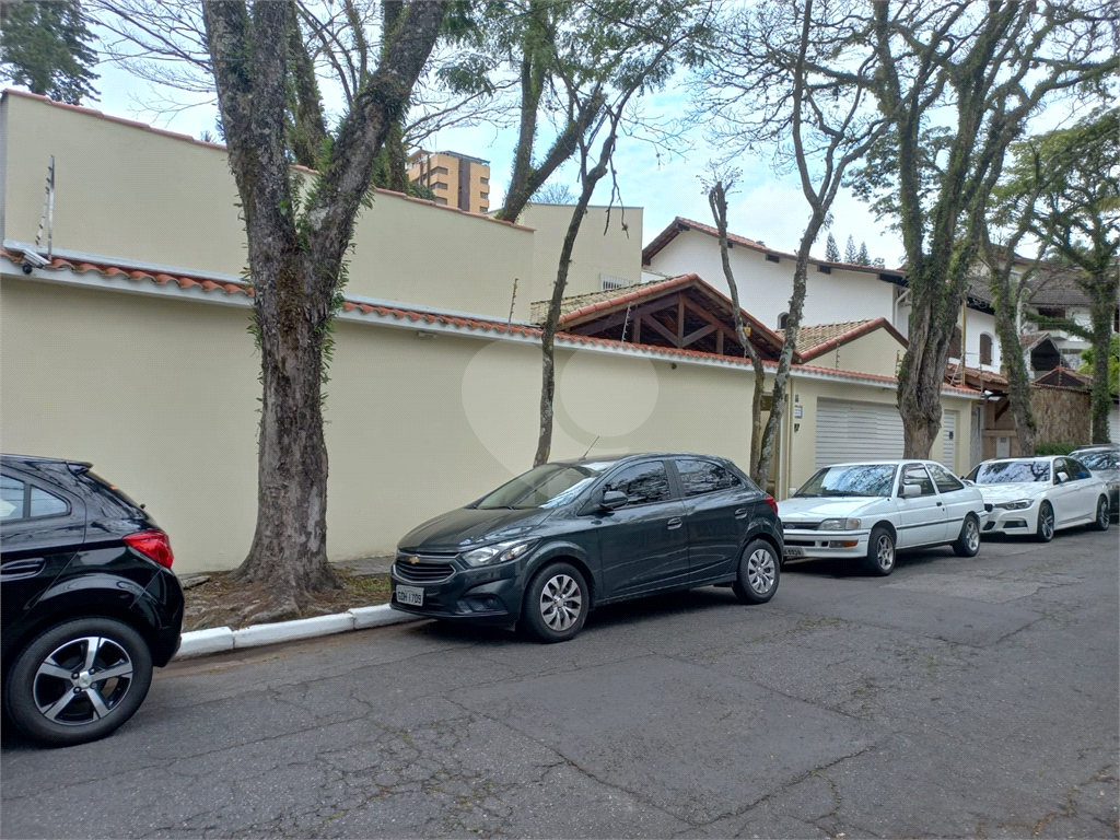 Casa com 800 metros de Terreno uma Mini Chácara dentro do Bairro Jardim Floresta!!