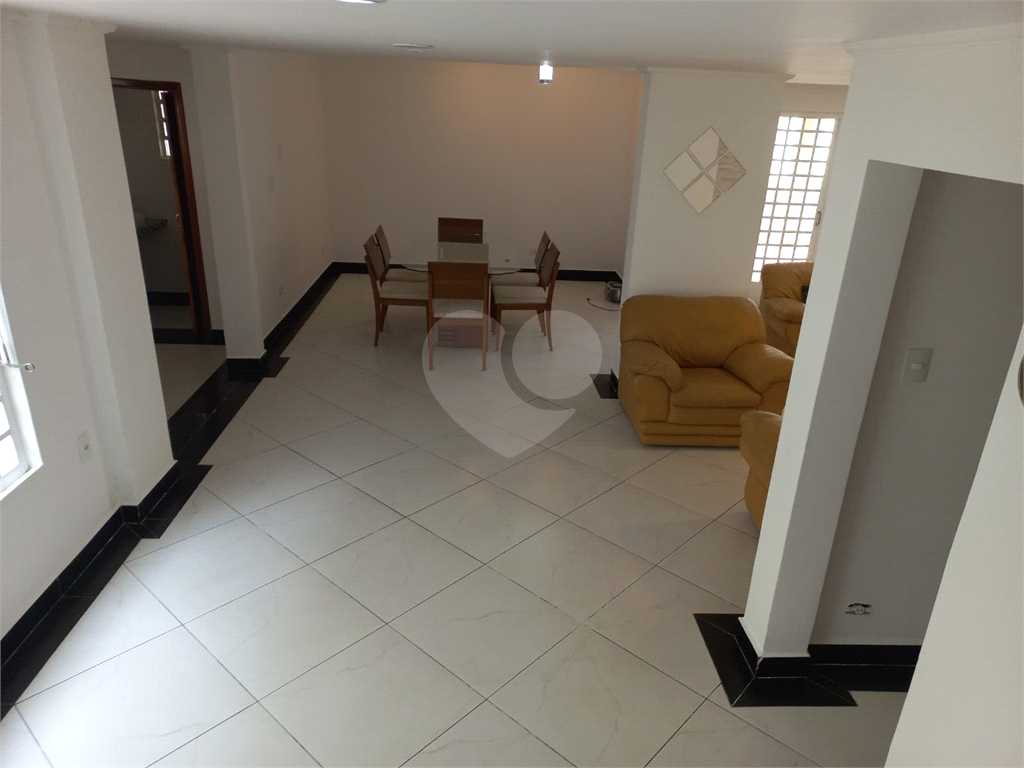 Casa com 800 metros de Terreno uma Mini Chácara dentro do Bairro Jardim Floresta!!