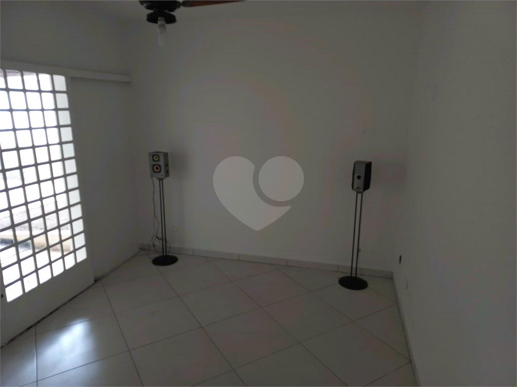 Casa com 800 metros de Terreno uma Mini Chácara dentro do Bairro Jardim Floresta!!