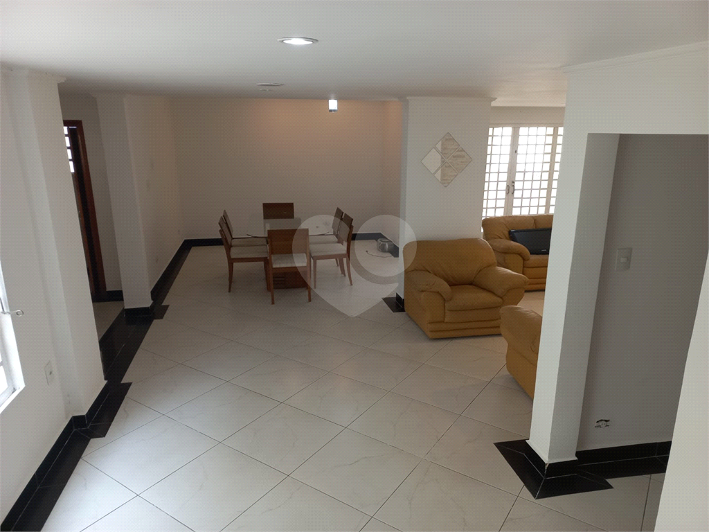Casa com 800 metros de Terreno uma Mini Chácara dentro do Bairro Jardim Floresta!!
