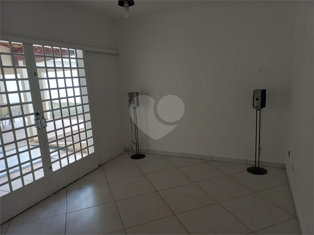 Casa com 800 metros de Terreno uma Mini Chácara dentro do Bairro Jardim Floresta!!