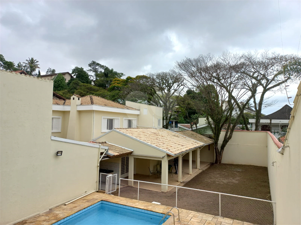 Casa com 800 metros de Terreno uma Mini Chácara dentro do Bairro Jardim Floresta!!
