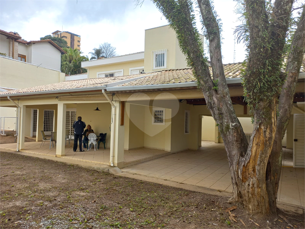 Casa com 800 metros de Terreno uma Mini Chácara dentro do Bairro Jardim Floresta!!