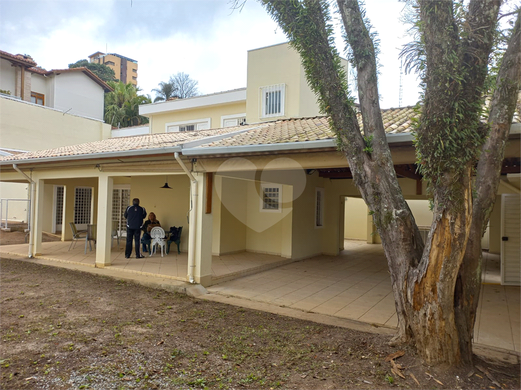 Casa com 800 metros de Terreno uma Mini Chácara dentro do Bairro Jardim Floresta!