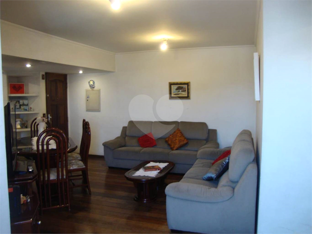 APARTAMENTO em CAMPO LIMPO